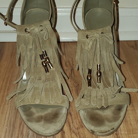 Gucci Suede Fringe Trim Accent T-Strap Sandals - Picture 4 of 16